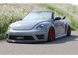 GOLF_Rのフロントバンパーをワンオフ加工し、さらにHALT製フロントリップスポイラーを追加。バンパーのスムージングにボンネットもマークをスムージング加工しております。