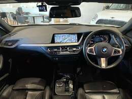 LIBERALAは、輸入車選びの新たなスタイルを提案するインポート・セレクト・ブランドです。オーナー様となる方がクルマから直接感じる感性を第一にした、最良の一台との出会いをコーディネートいたします。