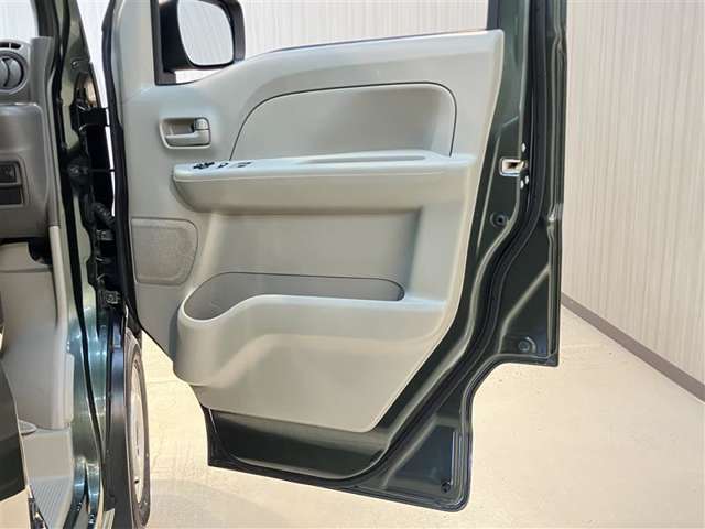 運転席前面ドア部分です♪