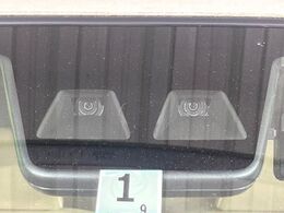 【スマートアシスト】走行中に前方の車両等を認識し、衝突しそうな時は警報とブレーキで衝突回避と被害軽減をアシスト。より安全にドライブをお楽しみいただけます。