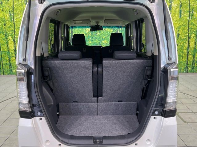 普段のお買い物や通勤、送迎等に十分な荷室スペースを確保しております。セカンドシートを倒すと、大きな荷物の積載も可能です♪