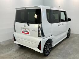 お客様にぴったりなおクルマをお選びいただけますように様々な展示車をご用意致しております！ダイハツの軽自動車だけではなく、他メーカー車やコンパクトカー・ミニバンなども数多く取り揃えております！