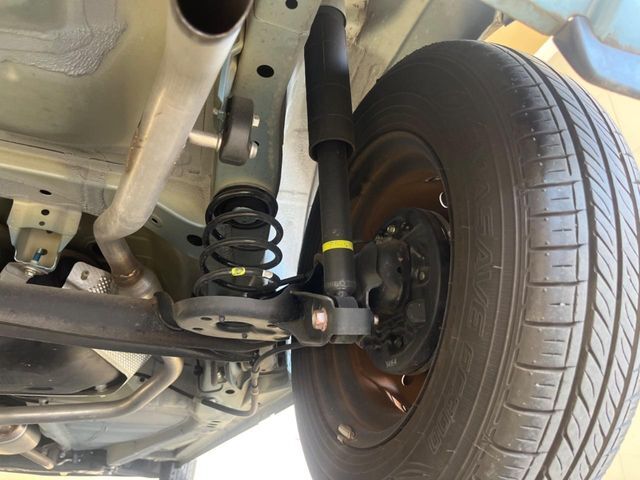 お車を安心してお乗りいただく為には、足回りの定期点検が欠かせません。サービスサポート（有償保証）では無料点検もご提供しており、安心のカーライフをお過ごしいただけるサポート体制が整っています。