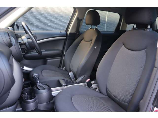 【助手席】『助手席周辺』の画像になります。写真の内容に関してご不明点、ご質問等がございましたらお気軽にガリバー店舗までお問い合わせください。