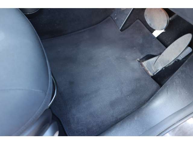 【フロアマット】『フロアマット』の画像になります。写真の内容に関してご不明点、ご質問等がございましたらお気軽にガリバー店舗までお問い合わせください。