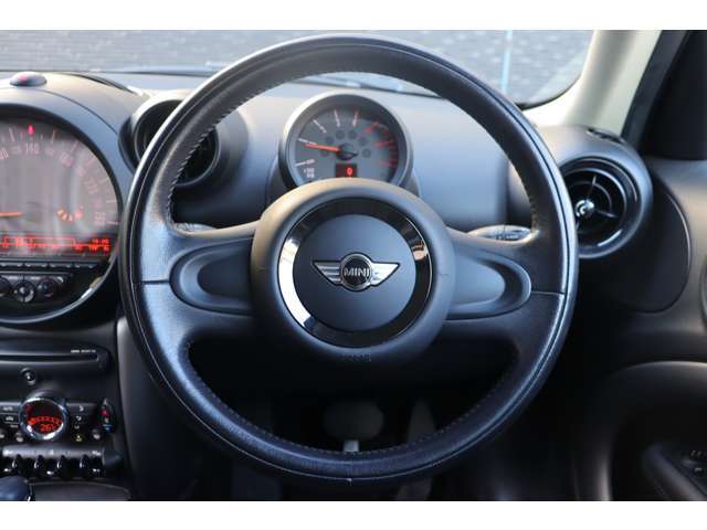 【ハンドル】『ハンドル/ステアリング』の画像になります。写真の内容に関してご不明点、ご質問等がございましたらお気軽にガリバー店舗までお問い合わせください。