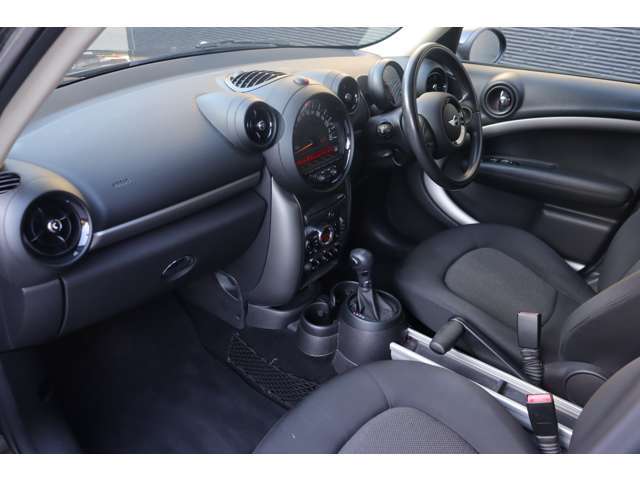 【助手席】『助手席周辺』の画像になります。写真の内容に関してご不明点、ご質問等がございましたらお気軽にガリバー店舗までお問い合わせください。