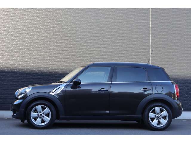 【左】『外装；左側』の画像になります。写真の内容に関してご不明点、ご質問等がございましたらお気軽にガリバー店舗までお問い合わせください。