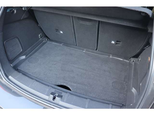 【トランク】『トランク周辺』の画像になります。写真の内容に関してご不明点、ご質問等がございましたらお気軽にガリバー店舗までお問い合わせください。