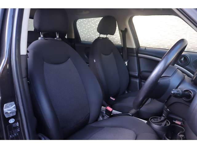 【運転席】『運転席周辺』の画像になります。写真の内容に関してご不明点、ご質問等がございましたらお気軽にガリバー店舗までお問い合わせください。