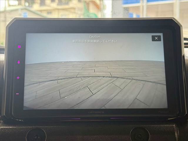 【カラーバックモニター】を装備しております。リアの映像がカラーで映し出されますので日々の駐車や幅寄せなどで安心安全です。