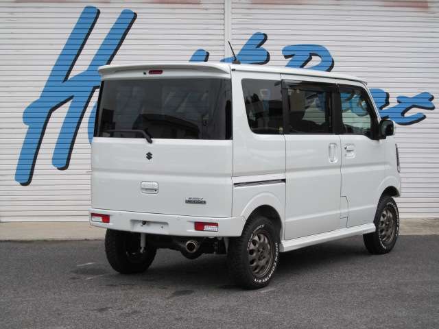 駐車時に便利なバックカメラ付！！☆リアガラスもプラーバシーガラスでプライバシーも確保！！