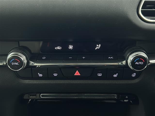 【シートヒーター】シートを温めてくれる暖房機器です！長時間座っていると負担が掛かりやすい背中や腰、または冬場などの寒い日に冷えやすい脚部に快適なぬくもりを伝えます。