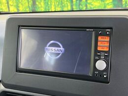 【純正ナビ】人気の純正ナビを装備しております。ナビの使いやすさはもちろん、オーディオ機能も充実！キャンプや旅行はもちろん、通勤や買い物など普段のドライブも楽しくなるはず♪