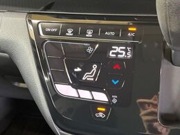 【オートエアコン】一度お好みの温度に設定すれば、車内の温度を検知し風量や温度を自動で調整。暑い…寒い…と何度もスイッチ操作をする必要はありません。快適な車内空間には必須の機能ですね♪
