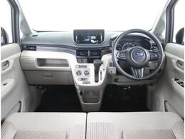 まごころクリーニングにより車内清掃、各部艶出し、消臭、除菌を実施してございます！シート、ハンドル、シフトにはビニールカバーを装着、足元にはマットを敷いて展示してあります！！