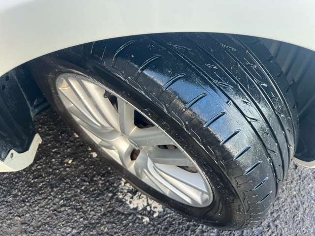 タイヤ溝も残っておりますのですぐに交換の心配もございません♪当社ブログも是非一度ご覧になってみて下さい♪https://ameblo.jp/g-infinity2