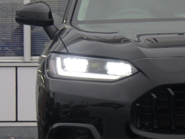 ★LEDヘッドライト搭載★ 白っぽく光る明るく省電力なLEDライト！先進的な白い輝きでフロントフェースを引き締めます☆