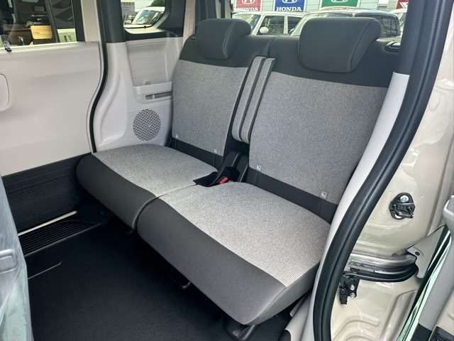 ★5年間新車保障★初度登録から5年間の新車保証が含まれています。長期間、安心してお乗り頂けます！保障費用は支払総額に含まれています！遠方のお客様は保証継承後、お近くのディーラーにて保証が受けられます！