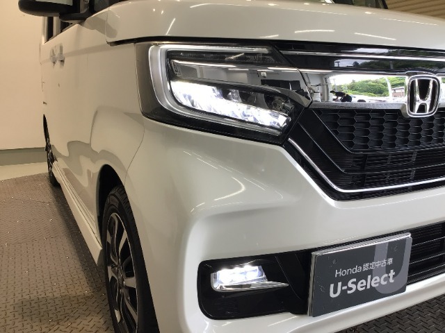 【LEDヘッドライト】ディスチャージヘッドライト（HID）と同等の明るさで、夜道や雨天走行が明るく視界良好！！　フォグライトも装備で、安心感さらにUPです♪安心ドライブを楽しんで下さい♪