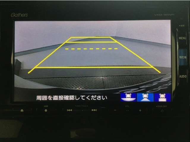 【バックカメラ】運転が苦手な方も車庫入れラクラクです！ギアをリバースに入れれば自動的に切り換わりますので、面倒な操作は不要です♪狭い駐車場もお車を傷つけず安心ですね！