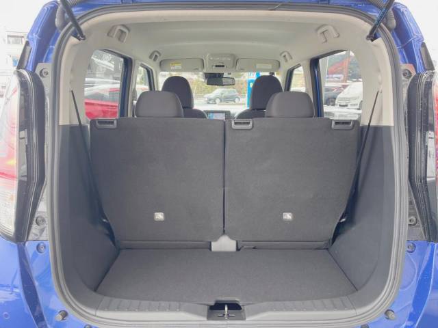 普段のお買い物や通勤、送迎等に十分な荷室スペースを確保しております。セカンドシートを倒すと、大きな荷物の積載も可能です♪