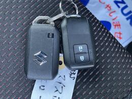 リモコンキーです。スペアのリモコンキーもございます。