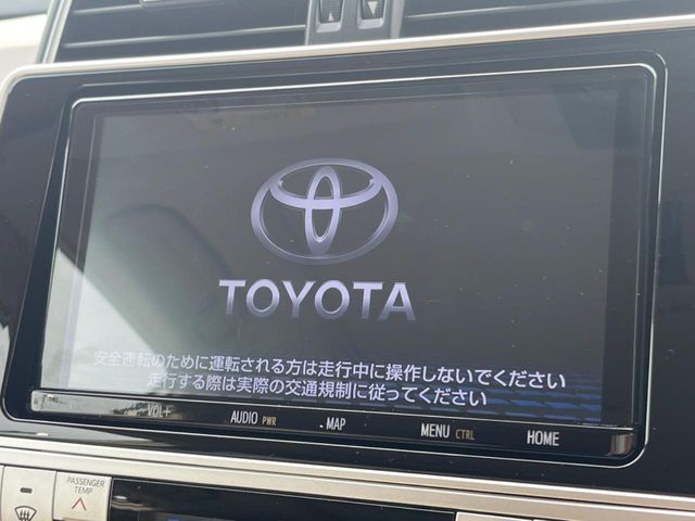 【純正オプション9型ナビ】人気の純正オプションナビを装備しております。ナビの使いやすさはもちろん、オーディオ機能も充実！キャンプや旅行はもちろん、通勤や買い物など普段のドライブも楽しくなるはず♪