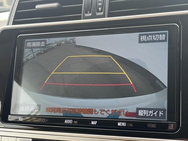 【バックカメラ】駐車時に後方がリアルタイム映像で確認できます。大型商業施設や立体駐車場での駐車時や、夜間のバック時に大活躍！運転スキルに関わらず、今や必須となった装備のひとつです！