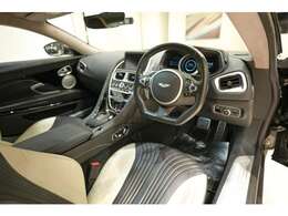 内装色：オニキスブラック＆アイボリー　シートヒーター＆ベンチレーション　バング＆オルフセンサウンド