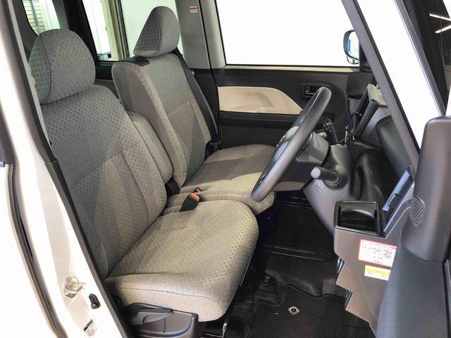 運転席の座面高さを調整できるシートリフターが付いています。フロントシートはベンチシートを採用で、座面も広く使い勝手もいいですよ♪
