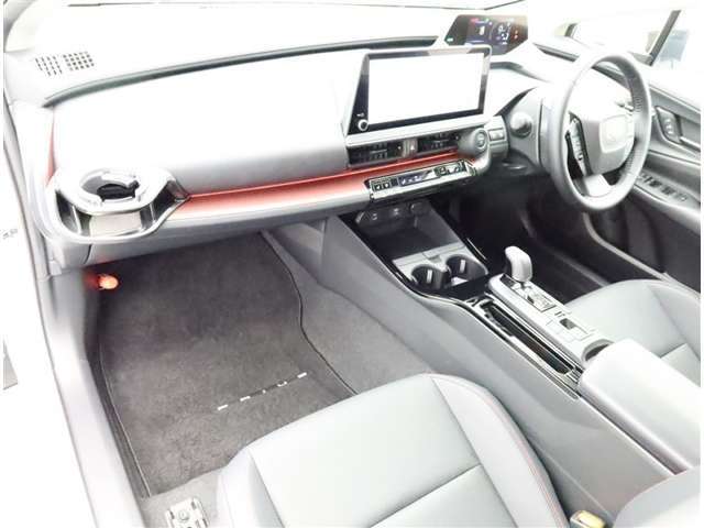 高品質カークリーニング ピカピCar 外装・内装、岐阜トヨペットの専門スタッフがシートもカーペットも綺麗に洗浄済み！プロの仕上げを是非ご確認下さいませ。