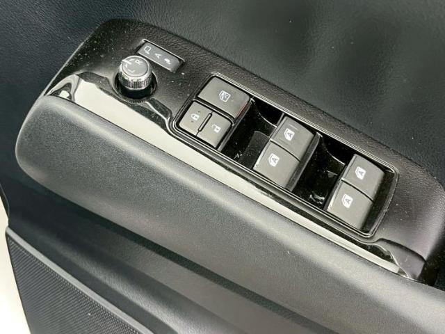 お車に合わせて無料保証以外にも、保証範囲、期間、距離を拡充させた有料保証もご用意しております！中古車の購入が初めてで不安・・・というお客様もご安心ください！