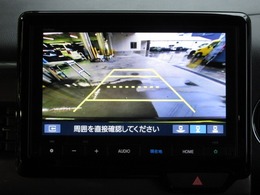 【バックカメラ】運転が苦手な方も車庫入れラクラクです！ギアをリバースに入れれば自動的にモニターが切り換わりますので、面倒な操作は不要です。狭い駐車場もお車を傷つけず安心です！