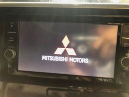 【純正ナビ】人気の純正ナビを装備しております。ナビの使いやすさはもちろん、オーディオ機能も充実！キャンプや旅行はもちろん、通勤や買い物など普段のドライブも楽しくなるはず♪