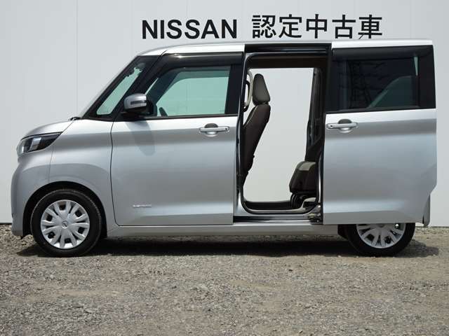 安全・便利な片側オートスライドドア装備！！　ご家族でのご移動におすすめの1台です。