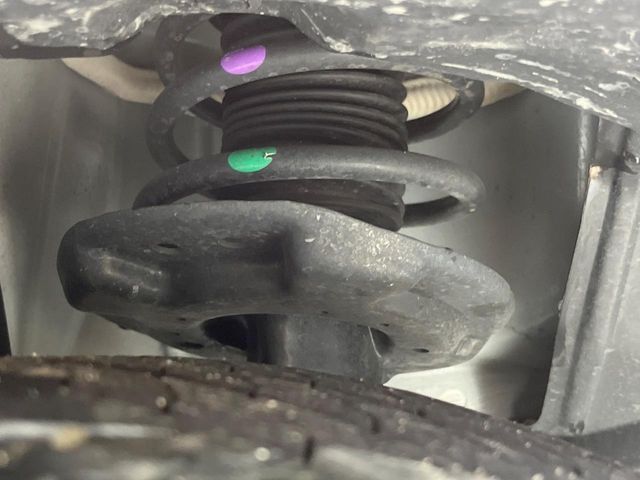 お車を安心してお乗りいただく為には、足回りの定期点検が欠かせません。サービスサポート（有償保証）では無料点検もご提供しており、安心のカーライフをお過ごしいただけるサポート体制が整っています。