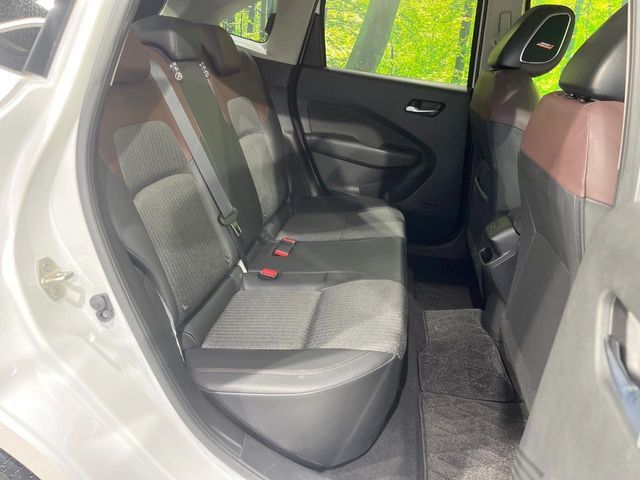 後部座席も気になるようなキズ・汚れやへたり等、大きなダメージはなく、良好な状態です。