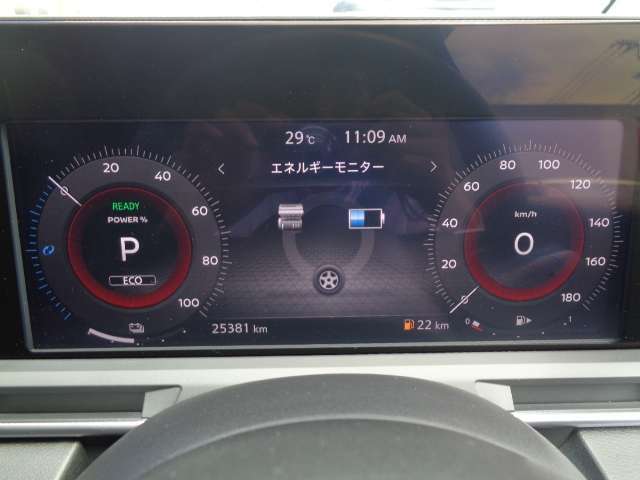 フ-ドとフレ-ムの無い先進的かつ上品なデザインの7インチカラ-ディスプレイ。車両情報の表示や各種設定などが可能なアドバンスドドライブアシストディスプレイ。お問い合わせは03-5672-1023へ
