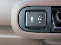 USB/HDMIディスプレイオーディオ連動ポート付で、ミラーリングも可能！