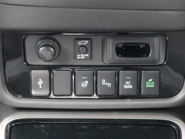 各スイッチ　右側⇒・ecoモード・AC1500W電源・車両検知警報システム・ハンドルヒーター・USB端子