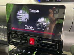 【純正ナビ】人気の純正ナビを装備しております。ナビの使いやすさはもちろん、オーディオ機能も充実！キャンプや旅行はもちろん、通勤や買い物など普段のドライブも楽しくなるはず♪