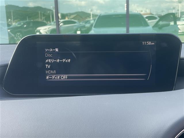 【エマージェンシーブレーキ】前方の状況をチェックし、車両や歩行者との衝突を回避したり、衝突による被害を低減するための技術です。