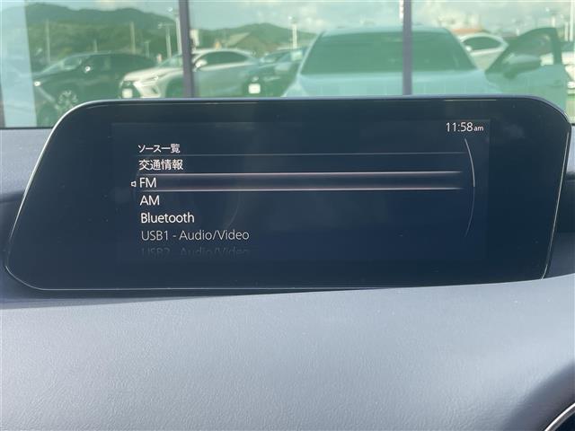 【エマージェンシーブレーキ】前方の状況をチェックし、車両や歩行者との衝突を回避したり、衝突による被害を低減するための技術です。