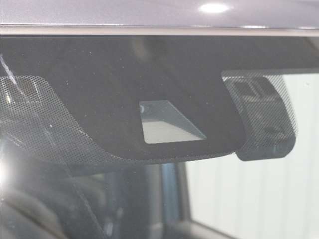 運転する人も、そうでない人も、家族みんなが安心して、自由にお出かけできる生活をサポートする先進機能。
