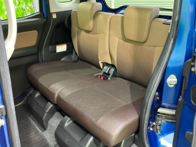 WECARSでは各商談席に大型モニターをご用意しております！見やすい大画面でゆったりと全国の在庫をご覧いただけます！是非ご来店お待ちしております！