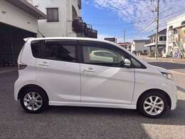 革巻ステアリング　タッチパネル式オートエアコン　HIDヘッドライト　バックカメラ