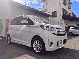 革巻ステアリング　タッチパネル式オートエアコン　HIDヘッドライト　バックカメラ