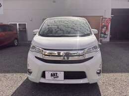 革巻ステアリング　タッチパネル式オートエアコン　HIDヘッドライト　バックカメラ