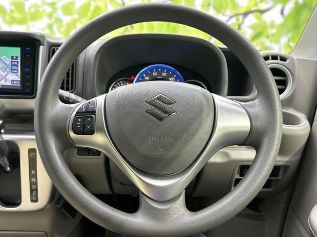 WECARSの展示場では実際に見て、触ってお車をお選びいただけます！知識の豊富な営業スタッフが様々なカーライフをご提案いたします！